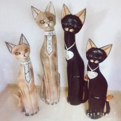 Katzen aus Holz